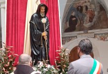Monopoli festeggia il Patrono della città e della gente di mare: si rinnova il rito della consegna del cero votivo