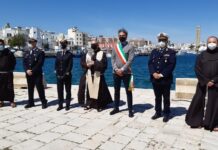 S. Francesco da Paola, si rinnova la devozione. Una corona in acqua in memoria delle genti di mare