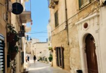 Covid, a Monopoli 22 positivi: 14 sono vaccinati e 8 no. Un ricoverato