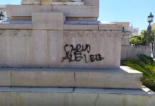 Monopoli, nomi con la vernice sul Monumento ai Caduti. Alla ricerca dei responsabili