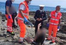Monopoli, anziano cade e rimane incastrato tra gli scogli. Portato in ospedale