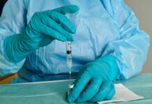 Vaccinazioni, per chi ha meno di 60 anni solo Pfizer o Moderna