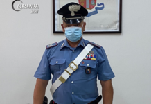 Sequestrato e torturato per una notte, riesce a scappare e a far arrestare i suoi tre aguzzini