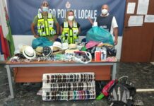 Capitolo, 400 accessori mare sequestrati a 3 abusivi e 15mila euro di sanzione