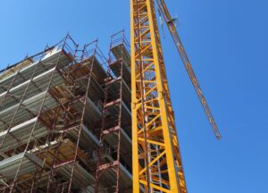 cantiere lavori gru piano casa e1632550979191