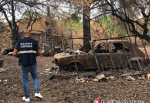 Sequestrata discarica: carcasse di auto bruciate, sanitari e taniche: denunciati i 3 proprietari del terreno