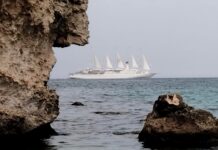 Lusso sul mare di Monopoli, i primi scatti della nave da crociera Windstar