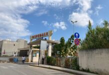 Cade dalla bici elettrica e sbatte la testa, 90enne in ospedale a Monopoli