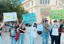 Doppi turni, la protesta degli studenti: “Ci costringereste a scegliere tra la scuola e la vita”