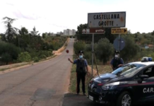 Riempie 2 carrelli della spesa, scappa senza pagare e tenta di investire un carabiniere. Arrestata