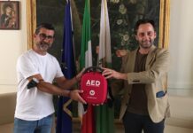 La tendostruttura di via Pesce cardioprotetta, Orizzonti Futuri dona un defibrillatore