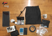 Cocaina e hashish nel barattolo in cucina, arrestate 2 operaie
