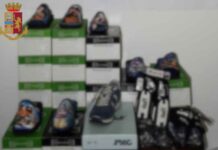 Monopoli, scarpe e pantofole rubate da un negozio vendute on line. Denunciato 46enne