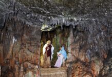 Castellana Grotte, il presepe vivente è a 70 metri di profonditÃ