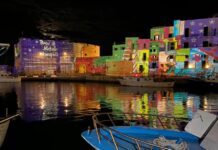 Monopoli, magia al porto antico: le facciate dei palazzi come tele per opere d’arte