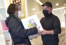 Donati 100 pacchi di viveri, Colucci: “Situazioni drammatiche, regaliamo un po’ di gioia”