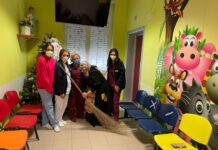 Monopoli, c’è la Befana in corsia. Calze per i piccoli della Pediatria