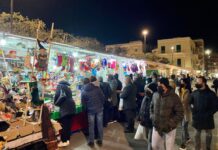 Monopoli, al Borgo il mercato della Befana: calze, abbigliamento e mascherine