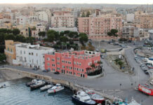 Monopoli, “visite fantasma” a bordo del peschereccio dopo il sinistro in mare