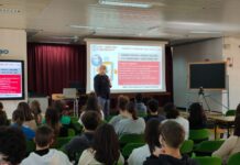 Bullismo e Cyberbullismo, il dirigente del Commissariato di Monopoli incontra gli studenti