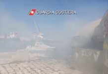 Monopoli, incendio nella “casa matta” sul Molo Margherita