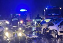Scontro tra tre auto, perde la vita un uomo di 66 anni. Sei i feriti