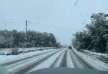 Monopoli, torna la neve. Immagini glaciali dalle contrade