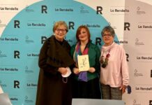 Monopoli, un tuffo nella poesia con Lucia Pavone e i suoi “Versi a pezzi”