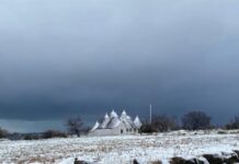 Monopoli, è arrivata la neve. Contrade imbiancate