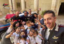 Monopoli, Carabinieri per un giorno: studenti in visita alla Compagnia
