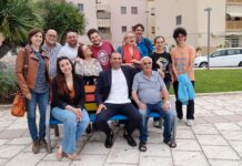 Monopoli, ecco la panchina arcobaleno. Annese: “Il mondo è bello libero”. Gentile: “Ognuno brilli con il proprio colore”
