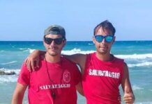 Monopoli, 60enne incastrato tra gli scogli in balia delle onde: salvato da Gabriele e Alessandro