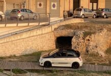 Monopoli, parcheggia l’auto sulla rampa di Lido Bianco, sanzionato