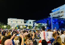 Monopoli, un concerto diverso. Bandiere ucraine per accompagnare la Kalush Orchestra