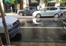 Monopoli, esplode la fogna in centro. Acqua putrida dal tombino