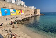 Monopoli, l’ottobrata regala sole e bagni: qui l’estate non è ancora finita