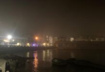 Insolita cartolina dalla Portavecchia, la nebbia stasera avvolge Monopoli