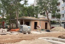 Monopoli, ecco il chiosco in costruzione nel parco di via Grandi-via Ariosto