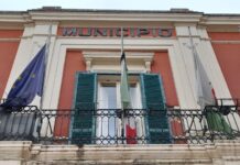 A Monopoli è lutto cittadino. La 13enne era stata esclusa da una chat di gruppo