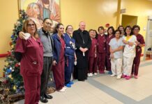 Monopoli, il Vescovo in ospedale: auguri e concerto itinerante per i ricoverati