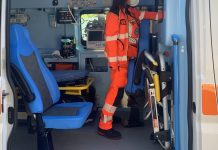 Infermiere soccorre ragazzo dopo un incidente, ma il padre lo colpisce al volto e finisce in Pronto Soccorso