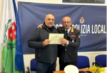 In un attestato il grazie della Polizia Locale di Monopoli a Felice Fiume