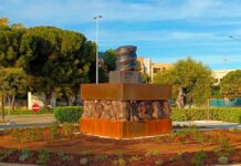 Monopoli, ecco l’altro monumento degli studenti: “Pressione” in Piazza Caduti sul Lavoro