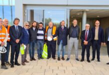 Dal mare di Barcellona agli ulivi di Monopoli, l’archistar visita il nuovo ospedale: “Costruito a misura d’uomo”