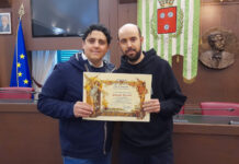 “I suoi scatti diffondono Monopoli nel mondo”: una pergamena a Giovanni Barnaba
