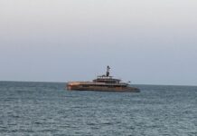 A Monopoli lo yacht del miliardario Khashoggi: è uno dei più grandi al mondo