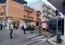 Monopoli, malore in casa. I passanti sentono le grida di aiuto: salvato anziano