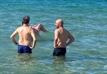Checco Zalone show: “Con l’incasso di questa sera darò l’anticipo per un ombrellone al Capitolo l’anno prossimo”