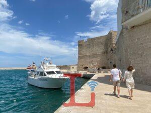 castello coppia mare monopoli
