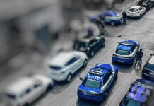 Cerca di investire un ispettore della Polizia di Stato. Arrestato 19enne